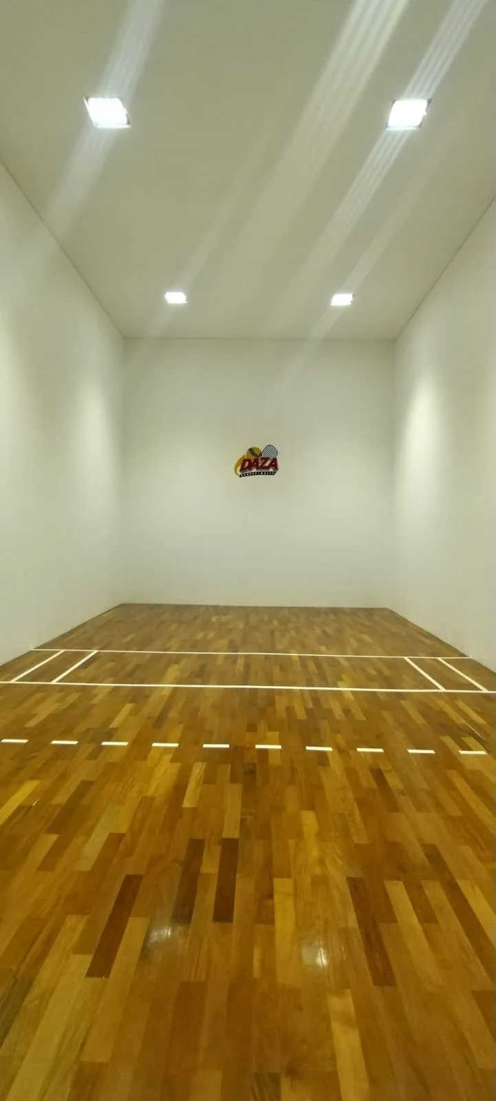 Wally - Raquet 4